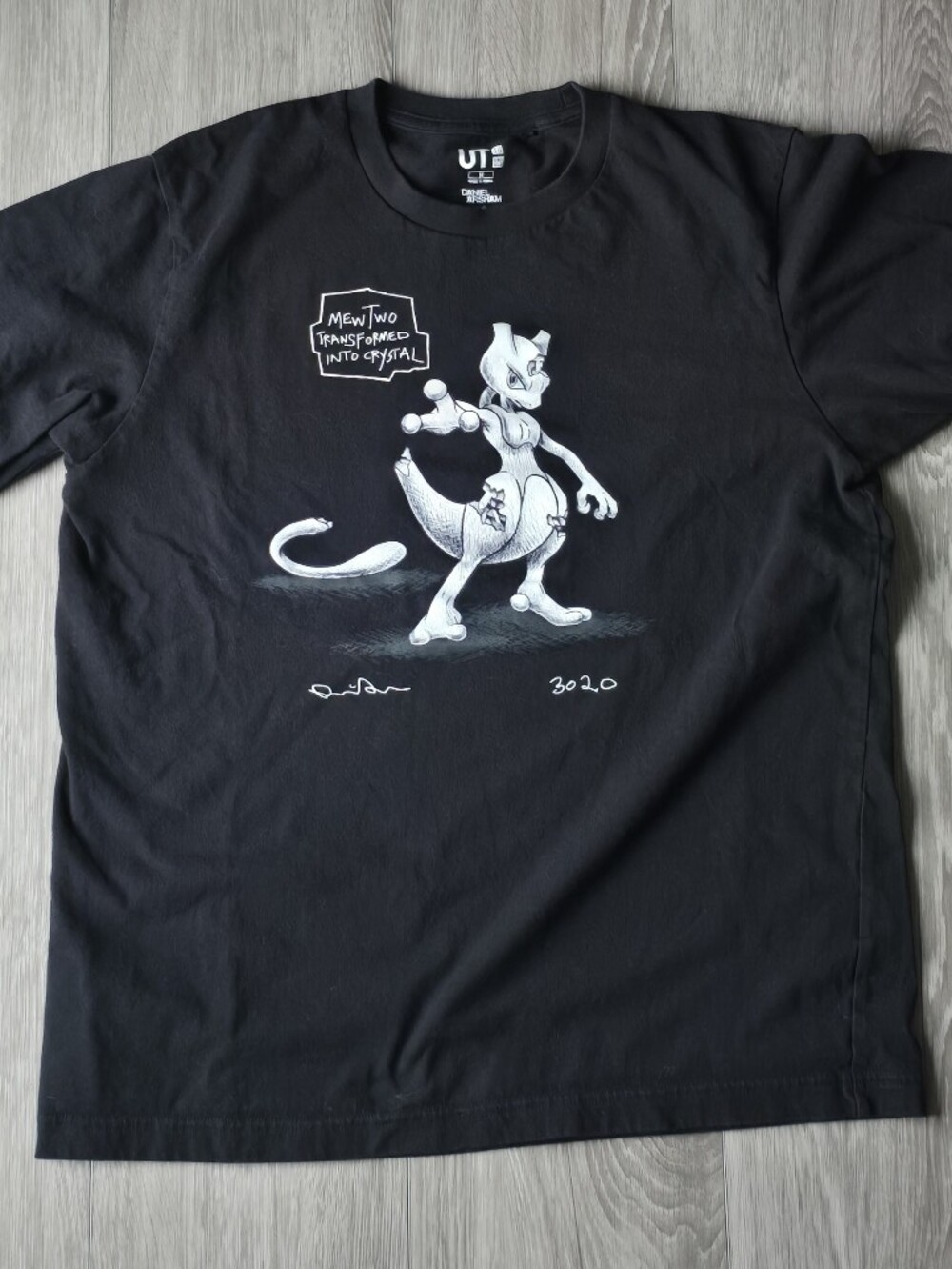 Uniqlo UT Pokemon Colab Daniel Arsham Mewtwo Black Graphic Tee Size Men Medium